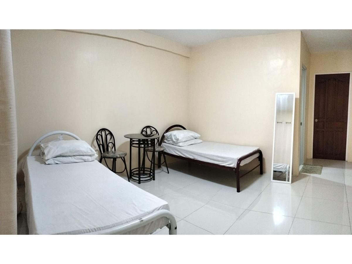 Hotel Oyo 800 Ddd Habitat Dormtel Bacolod Exterior foto
