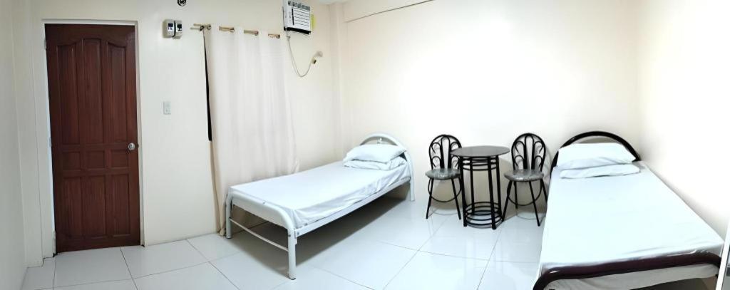 Hotel Oyo 800 Ddd Habitat Dormtel Bacolod Exterior foto