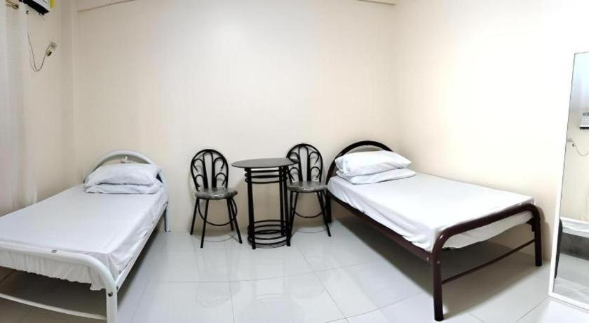 Hotel Oyo 800 Ddd Habitat Dormtel Bacolod Exterior foto
