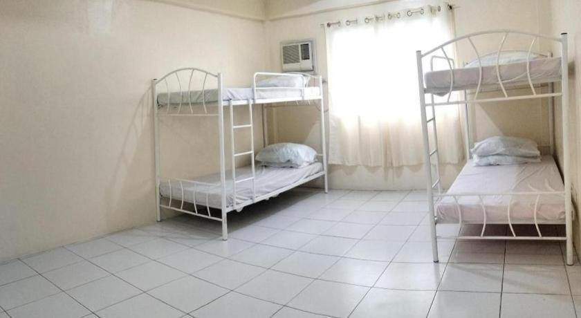 Hotel Oyo 800 Ddd Habitat Dormtel Bacolod Exterior foto