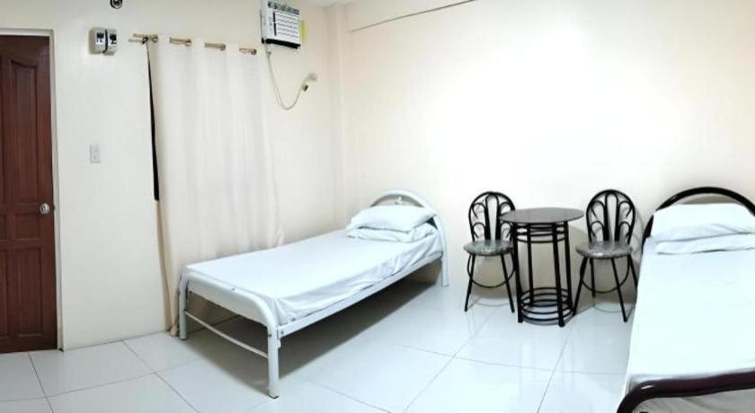 Hotel Oyo 800 Ddd Habitat Dormtel Bacolod Exterior foto